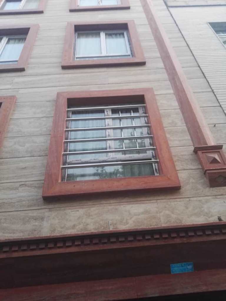 پیچ و رولپلاک سنگ قاب پنجره
